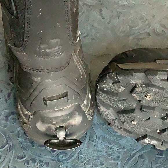 Dakota work boots. Traction on demand spiked. CSA approved. Only worn twice. - Picture 7 of 7